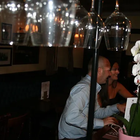 The Rose & Crown Bed and breakfast 3*