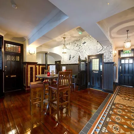 The Rose & Crown يورك