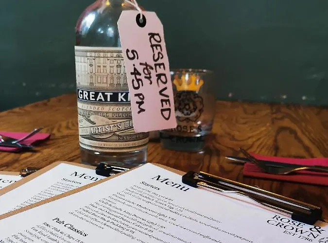 The Rose & Crown Nocleg ze śniadaniem 3*